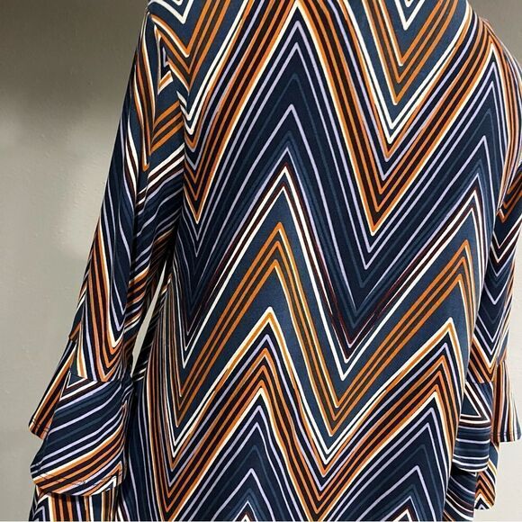 Bell long sleeve zig zag print deep v-neck dress - Picture 6 of 14